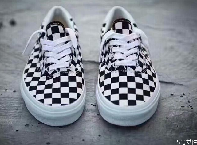vans棋盤格怎么清洗 vans鞋墊應(yīng)該怎么取下來(lái) vans棋盤格怎么清洗 vans鞋墊應(yīng)該怎么取下來(lái)