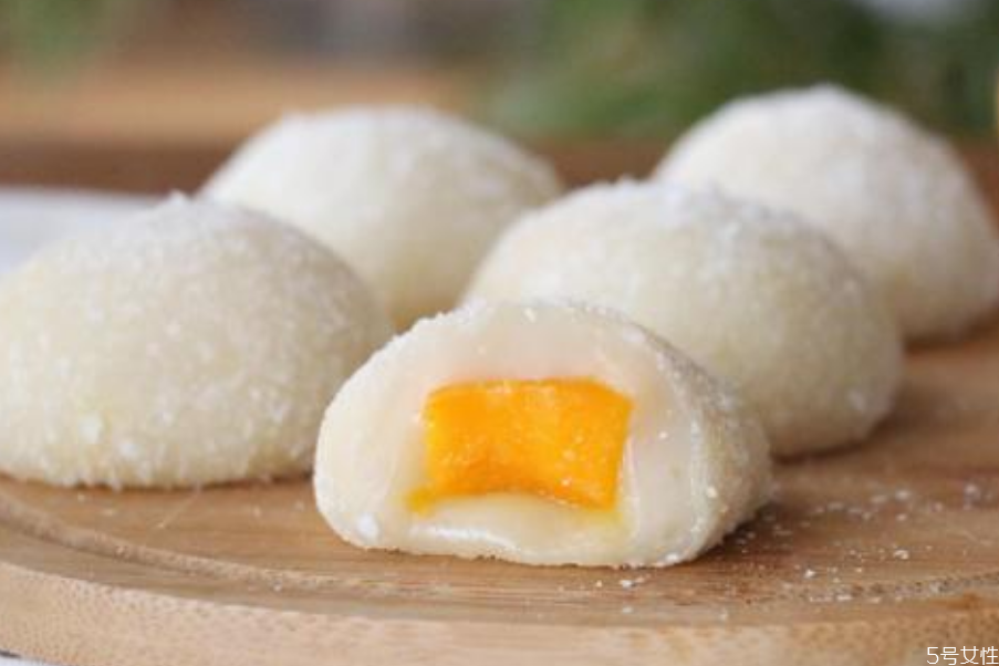 芒果糯米糍很粘怎么辦 芒果糯米糍的做法 芒果糯米糍很粘怎么辦 芒果糯米糍的做法