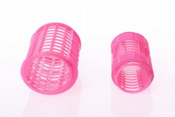 卷劉海的卷筒叫什么 卷發(fā)筒怎么用 卷劉海的卷筒叫什么 卷發(fā)筒怎么用