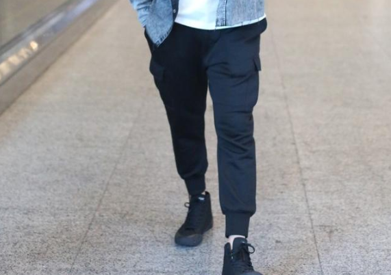 高幫板鞋搭配什么褲子好男 高幫板鞋男配什么褲子 高幫板鞋搭配什么褲子好男 高幫板鞋男配什么褲子