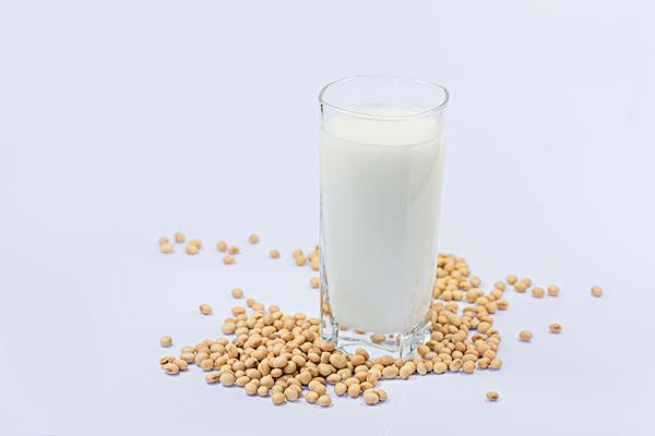 豆?jié){含糖量高嗎 豆?jié){血糖高的人能喝嗎 豆?jié){含糖量高嗎 豆?jié){血糖高的人能喝嗎