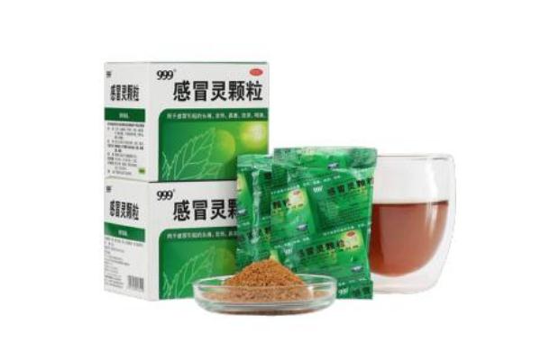 感冒靈顆?？梢钥崭购葐?感冒靈顆?？梢猿詭滋?></p><h3>感冒靈顆?？梢猿詭滋?/h3><p>感冒靈顆?？梢猿?~5天。當然，具體的療程最好是要在專業(yè)醫(yī)師的指導下進行，但是不要口服時間過長，以免出現(xiàn)不良反應。 建議在口服999感冒靈顆粒期間，一定不能飲酒，而且不能飲用含酒精的飲料。應當要多喝一些溫開水，要保證足夠的睡眠。不要進食辛辣刺激的食物，不要進食生冷的食物。不要與含有相同成分的藥物一起使用。每個人的身體素質(zhì)不同，用藥時間也是不一樣的，患者一定要在專業(yè)醫(yī)生的指導下用藥，千萬不要自己盲目用藥，以免對自身健康造成損害。 患者在用藥的時候一定要注意多喝水，促進身體新陳代謝，排出體內(nèi)的毒素，晚上患者也不要熬夜，保證睡眠充足，同時室內(nèi)的空氣也要保持清新流通，溫濕度要適宜。</p><p style=