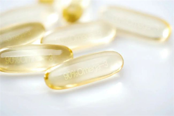 魚(yú)油膠囊可以空腹服用嗎 吃魚(yú)油膠囊要注意什么 魚(yú)油膠囊可以空腹服用嗎 吃魚(yú)油膠囊要注意什么