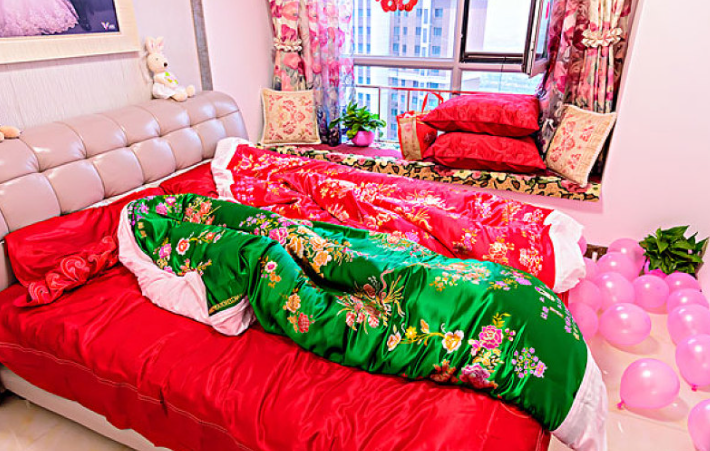 被子曬完為什么會有股味道 被子曬幾個小是比較好 被子曬完為什么會有股味道 被子曬幾個小是比較好