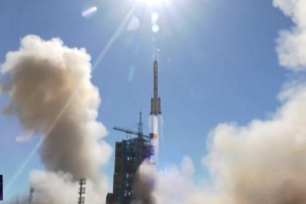 神十二返回艙將于東風(fēng)著陸場著陸 搜救分隊已準(zhǔn)備21年 神十二返回艙將于東風(fēng)著陸場著陸 搜救分隊已準(zhǔn)備21年