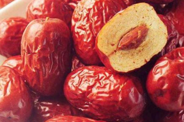 紅棗一天吃多少為宜 紅棗怎么吃補血效果最好 紅棗一天吃多少為宜 紅棗怎么吃補血效果最好