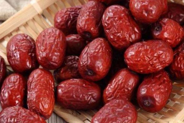 紅棗一天吃多少為宜 紅棗怎么吃補血效果最好 紅棗一天吃多少為宜 紅棗怎么吃補血效果最好