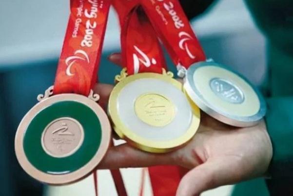 東京奧組委或調(diào)查金牌掉皮事件 奧運(yùn)會(huì)金牌是不是純金的 東京奧組委或調(diào)查金牌掉皮事件 奧運(yùn)會(huì)金牌是不是純金的