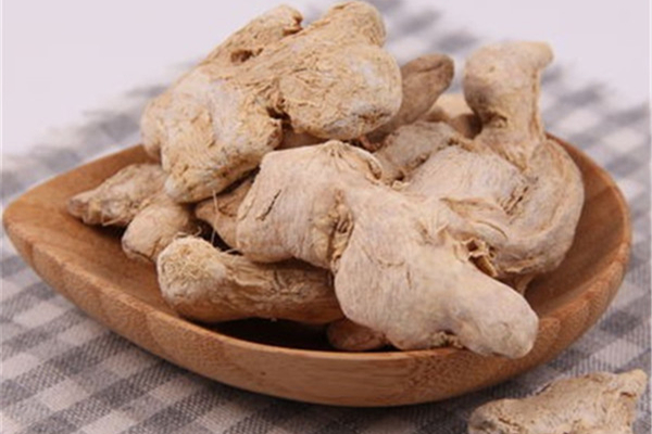干姜可以泡腳嗎 干姜泡腳的功效和作用 干姜可以泡腳嗎 干姜泡腳的功效和作用