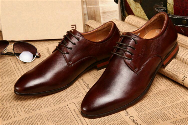 皮鞋硬底和軟底哪個好 皮鞋買硬皮還是軟皮好 皮鞋硬底和軟底哪個好 皮鞋買硬皮還是軟皮好