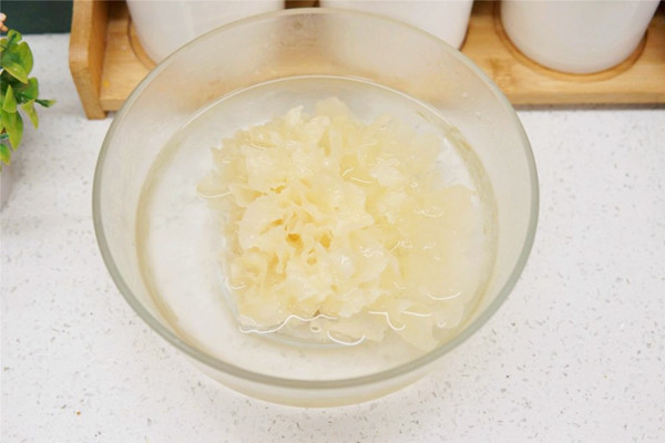 銀耳孕婦可以吃嗎 銀耳孕婦吃了有什么好處 銀耳孕婦可以吃嗎 銀耳孕婦吃了有什么好處