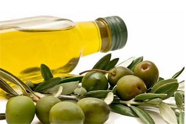 橄欖油涂臉后要洗掉嗎 橄欖油涂臉的功效和作用 橄欖油涂臉后要洗掉嗎 橄欖油涂臉的功效和作用