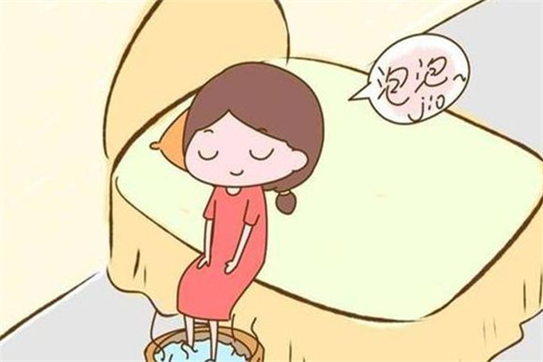 泡腳在洗澡前還是后 泡腳在一天中什么時(shí)候泡最好 泡腳在洗澡前還是后 泡腳在一天中什么時(shí)候泡最好