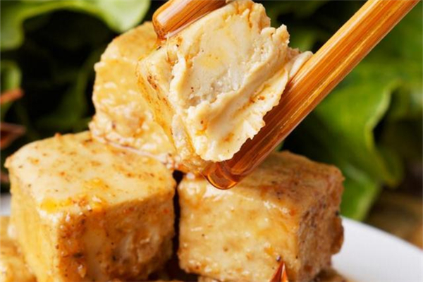 霉豆腐長白霉還能吃嗎 霉豆腐怎么發(fā)霉才會(huì)白色毛