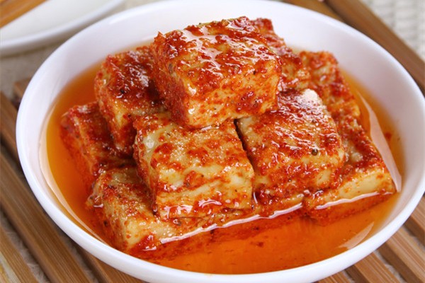 霉豆腐長白霉還能吃嗎 霉豆腐怎么發(fā)霉才會(huì)白色毛