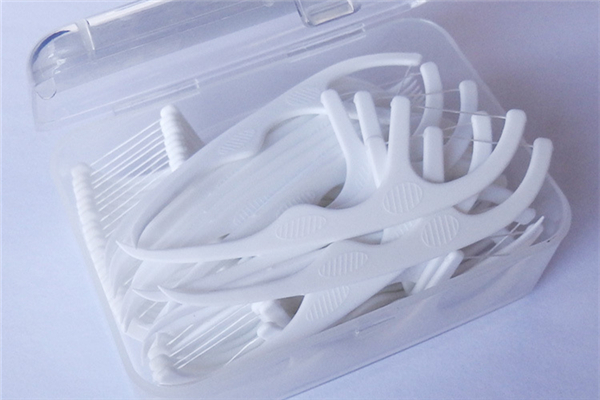 牙線用圓的好還是用扁的好 牙線的正確使用方法 牙線用圓的好還是用扁的好 牙線的正確使用方法