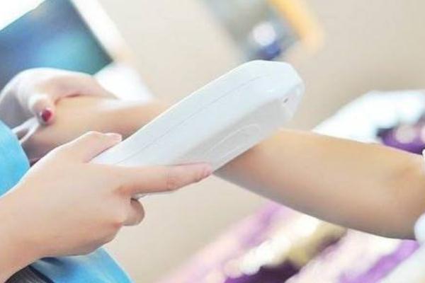 冰點(diǎn)脫毛的危害有什么 冰點(diǎn)脫毛的正確步驟 冰點(diǎn)脫毛的危害有什么 冰點(diǎn)脫毛的正確步驟