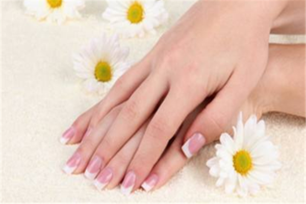 冬季手部干燥粗糙怎么辦 冬季手部脫皮什么原因 冬季手部干燥粗糙怎么辦 冬季手部脫皮什么原因