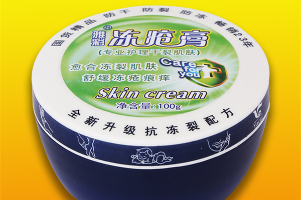 蛇油膏對(duì)手腳干裂效果好嗎 蛇油膏對(duì)皮膚有副作用嗎