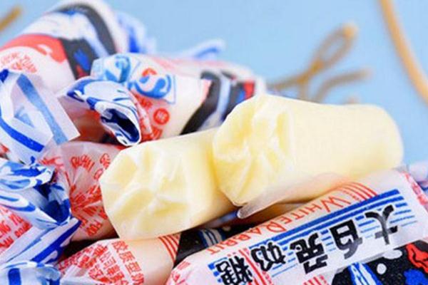 大白兔奶糖對(duì)身體的危害 為什么現(xiàn)在的大白兔奶糖變硬了不甜了 大白兔奶糖對(duì)身體的危害 為什么現(xiàn)在的大白兔奶糖變硬了不甜了