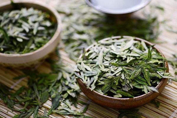 龍井茶有幾個(gè)品種 龍井茶有白色絨毛是發(fā)霉了嗎 龍井茶有幾個(gè)品種 龍井茶有白色絨毛是發(fā)霉了嗎