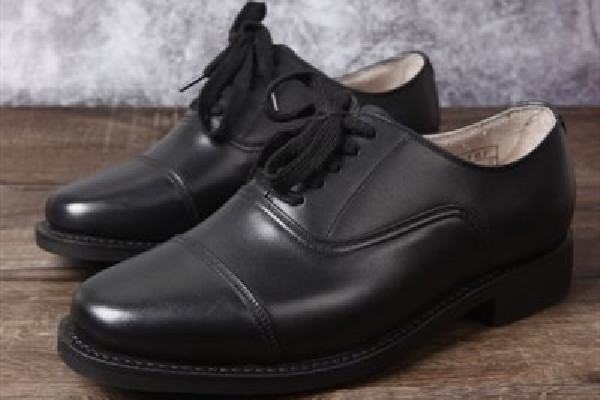 皮鞋有褶皺怎么恢復 皮鞋有褶皺是正常的嗎 皮鞋有褶皺怎么恢復 皮鞋有褶皺是正常的嗎