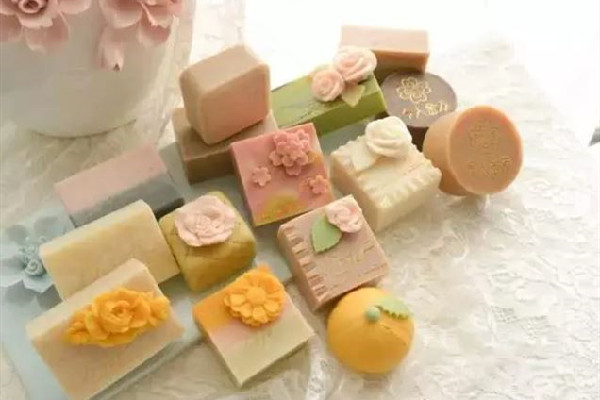 手工皂和洗面奶哪個(gè)洗臉效果好 手工皂適合洗臉嗎 手工皂和洗面奶哪個(gè)洗臉效果好 手工皂適合洗臉嗎