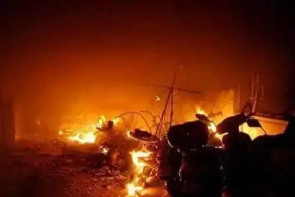 火災(zāi)中舍身救妻的丈夫凌晨去世 火災(zāi)的危險(xiǎn)性是什么 火災(zāi)中舍身救妻的丈夫凌晨去世 火災(zāi)的危險(xiǎn)性是什么