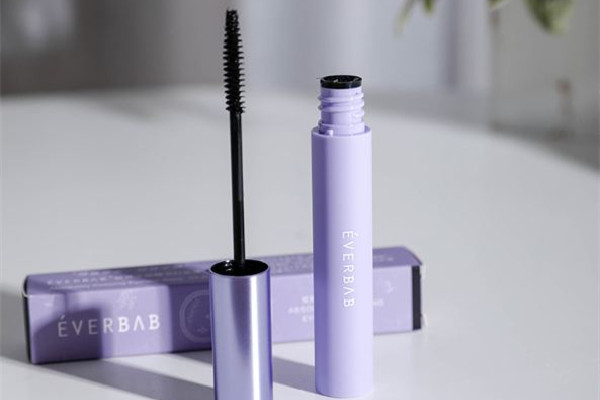 睫毛打底的作用是什么 睫毛打底是睫毛膏嗎 睫毛打底的作用是什么 睫毛打底是睫毛膏嗎