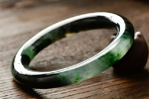 烏雞手鐲怎么辨別真假 烏雞手鐲買(mǎi)什么樣的 烏雞手鐲怎么辨別真假 烏雞手鐲買(mǎi)什么樣的