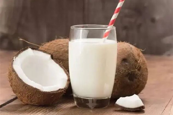 椰子水有點(diǎn)酸正常嗎 椰子水為什么是酸的 椰子水有點(diǎn)酸正常嗎 椰子水為什么是酸的