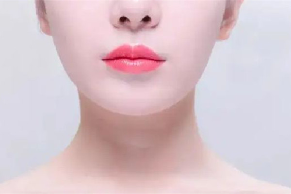 豐唇后怎么吃飯 豐唇后有硬塊正常嗎 豐唇后怎么吃飯 豐唇后有硬塊正常嗎