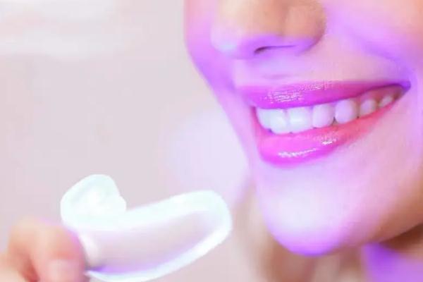 冷光美白牙齒會很白嗎 冷光美白牙齒對四環(huán)素牙有用嗎 冷光美白牙齒會很白嗎 冷光美白牙齒對四環(huán)素牙有用嗎