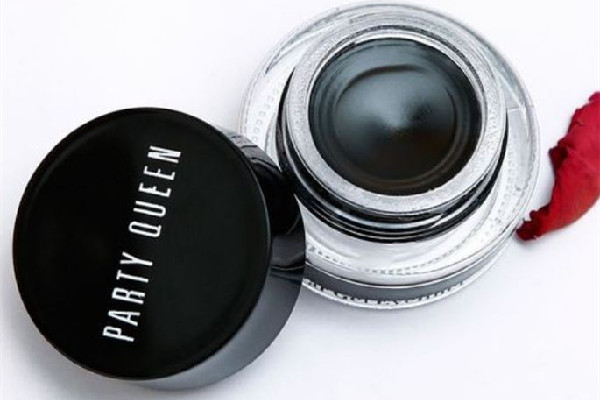 眼線膏和眼線膠筆哪個好用 眼線膏會暈染嗎 眼線膏和眼線膠筆哪個好用 眼線膏會暈染嗎