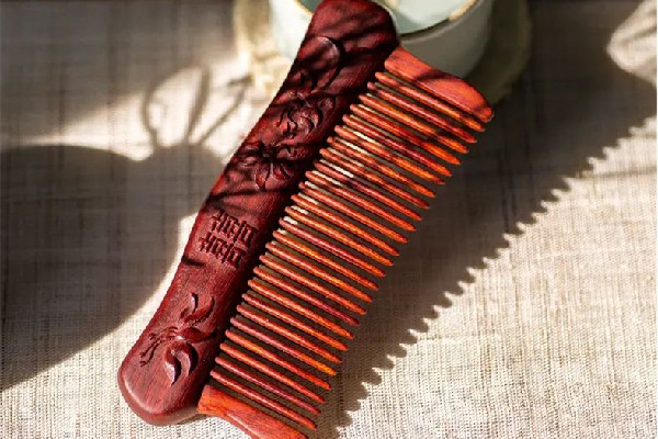 木梳子斷了還能繼續(xù)用嗎 木梳子用什么膠水粘 木梳子斷了還能繼續(xù)用嗎 木梳子用什么膠水粘