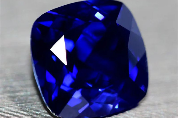 藍(lán)寶石有燒和無(wú)燒有什么區(qū)別 藍(lán)寶石有燒和無(wú)燒價(jià)格差別大嗎 藍(lán)寶石有燒和無(wú)燒有什么區(qū)別 藍(lán)寶石有燒和無(wú)燒價(jià)格差別大嗎