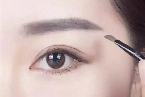 畫(huà)眉毛用什么顏色好看 畫(huà)眉毛可以用水洗嗎 畫(huà)眉毛用什么顏色好看 畫(huà)眉毛可以用水洗嗎