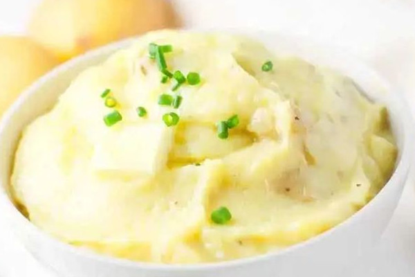 土豆泥要放牛奶嗎 土豆泥放什么調(diào)料好吃 土豆泥要放牛奶嗎 土豆泥放什么調(diào)料好吃