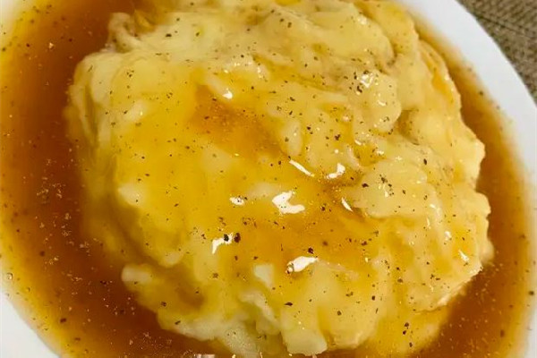 土豆泥要放牛奶嗎 土豆泥放什么調(diào)料好吃 土豆泥要放牛奶嗎 土豆泥放什么調(diào)料好吃