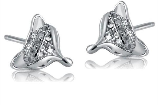 純銀耳釘是999還是925 純銀耳釘買什么樣的 純銀耳釘是999還是925 純銀耳釘買什么樣的