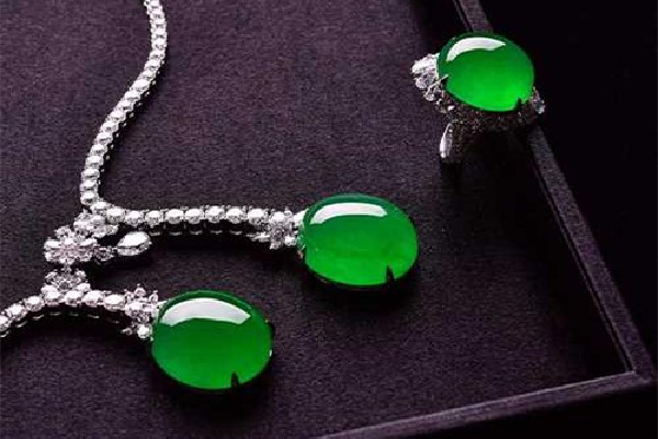 帝王綠有黑點(diǎn)對(duì)價(jià)格的影響 帝王綠有棉嗎 帝王綠有黑點(diǎn)對(duì)價(jià)格的影響 帝王綠有棉嗎