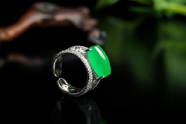 帝王綠有黑點(diǎn)對(duì)價(jià)格的影響 帝王綠有棉嗎 帝王綠有黑點(diǎn)對(duì)價(jià)格的影響 帝王綠有棉嗎