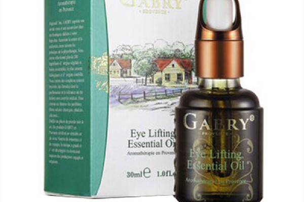 眼部精油和眼霜哪個效果好 眼部精油的功效和作用 眼部精油和眼霜哪個效果好 眼部精油的功效和作用