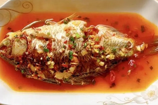 鯽魚(yú)買大的還是買小的好呢 鯽魚(yú)刺太多怎么處理