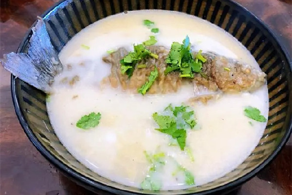 鯽魚(yú)湯會(huì)不會(huì)發(fā)胖 鯽魚(yú)湯喝多了有啥壞處