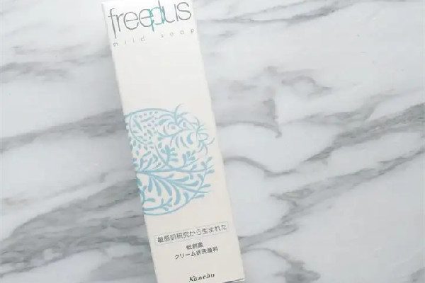 芙麗芳絲洗面奶和珂潤洗面奶哪個好 芙麗芳絲洗面奶適合什么年齡 芙麗芳絲洗面奶和珂潤洗面奶哪個好 芙麗芳絲洗面奶適合什么年齡