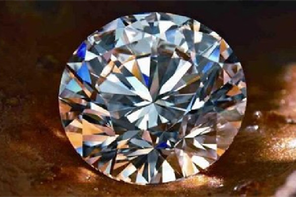 莫桑石和鉆石有什么區(qū)別 莫桑石是什么東西 莫桑石和鉆石有什么區(qū)別 莫桑石是什么東西