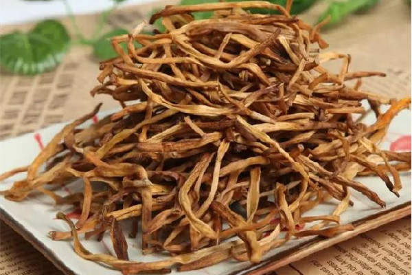 干黃花菜要不要焯水 干黃花菜吃之前怎樣處理 干黃花菜要不要焯水 干黃花菜吃之前怎樣處理