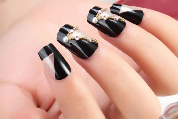 甲片用什么膠水粘的牢固 甲片用膠水還是果凍膠好 甲片用什么膠水粘的牢固 甲片用膠水還是果凍膠好