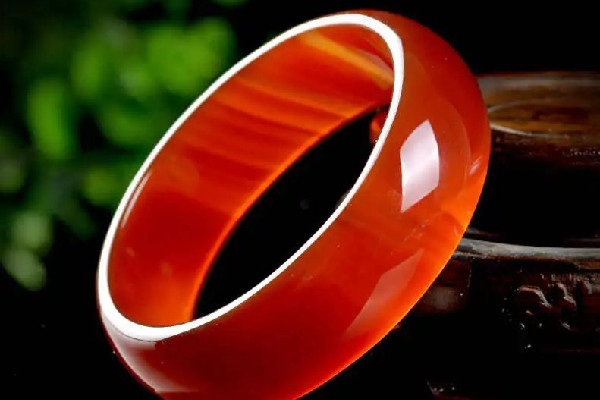 紅玉髓有紋路正常嗎 紅玉髓怎么辨別真假 紅玉髓有紋路正常嗎 紅玉髓怎么辨別真假